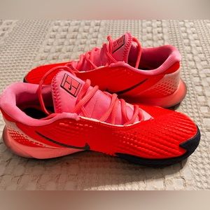 Size 7 Women’s Nike Court Air Zoom Vapor Cage 4
Pink Laser Crimson cd0431-604
